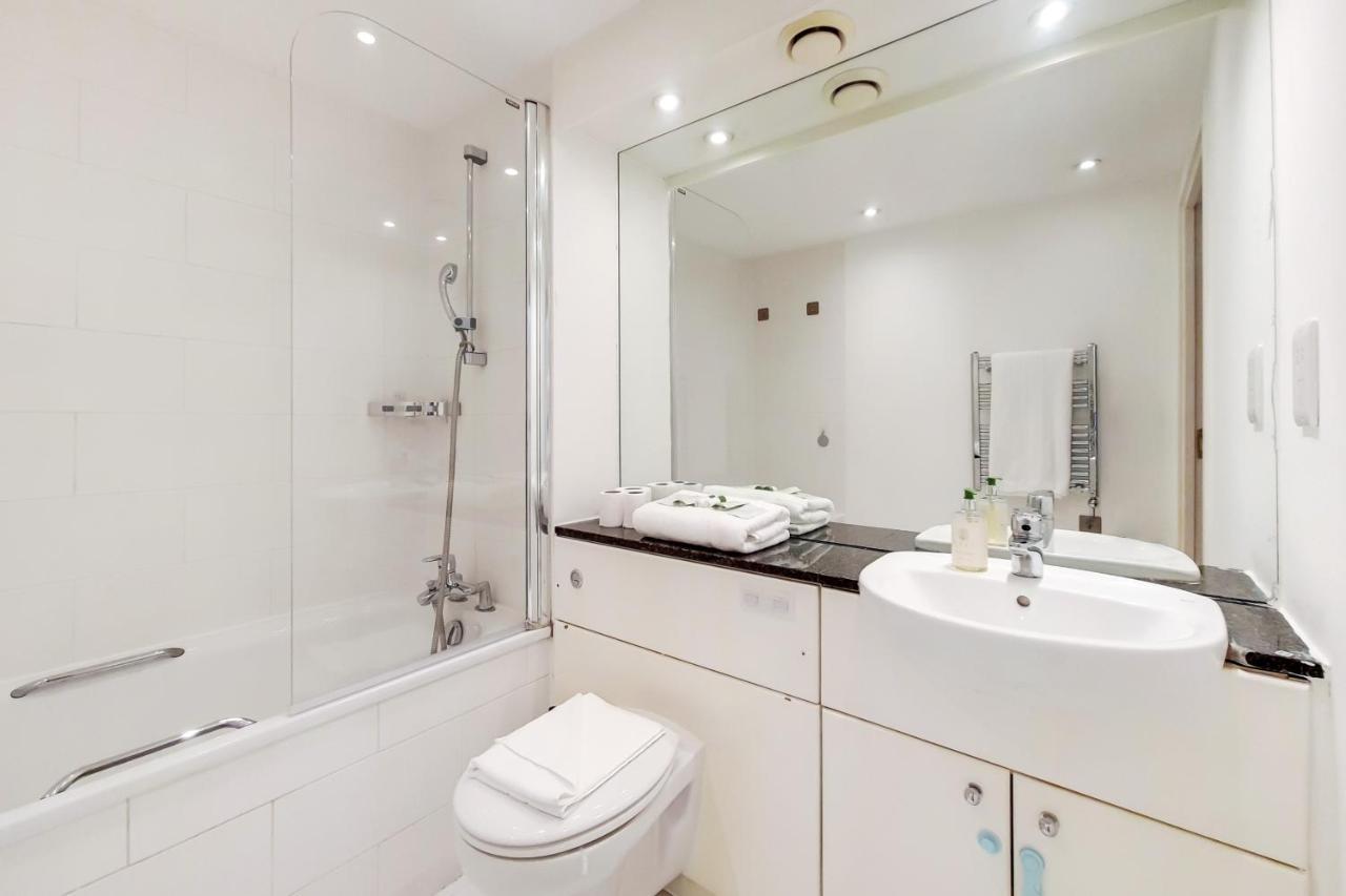 Free Parking - Two Bed Apartment By London Docklands Exterior photo